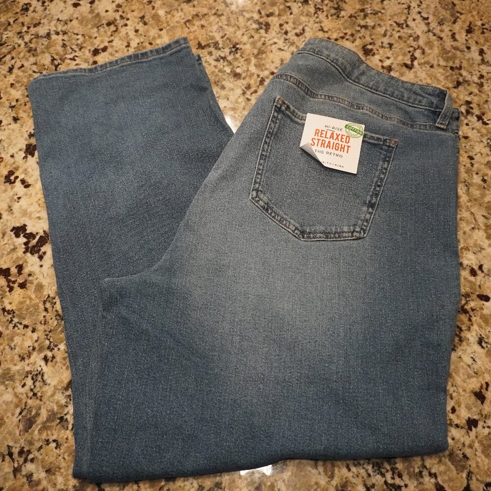 NWT  Hi-Rise Relaxed Retro Jeans - Size 20